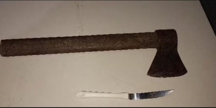 Homem tentou matar sua ex mulher com golpes de machado e faca