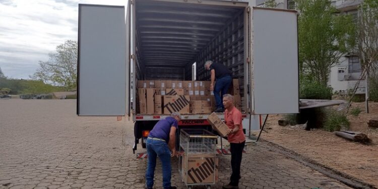 Com recursos do FRBL, Ministério Público de Rondônia doa computadores e impressoras a escolas públicas