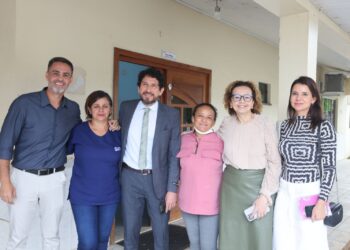 Prefeito Léo Moraes visita unidades de acolhimento e fortalece parcerias