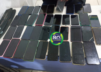 Mulher estava levando 38 celulares roubados em carnaval acabou conduzida a central de polícia