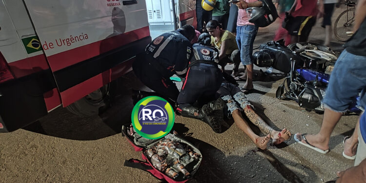 Motociclista quebrou o braço após colidir com carro – VÍDEO