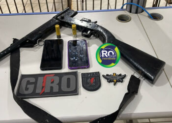 DUPLA: No flaga com arma de fogo calibre 20 e são conduzidos para central de polícia