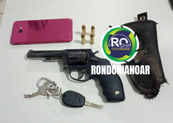 ASSALTANTES: Mulher é presa junto com o comparsa em vila de apartamento