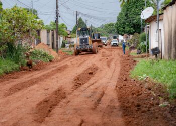 Prefeitura atende à população e realiza limpeza e encascalhamento no Três Marias