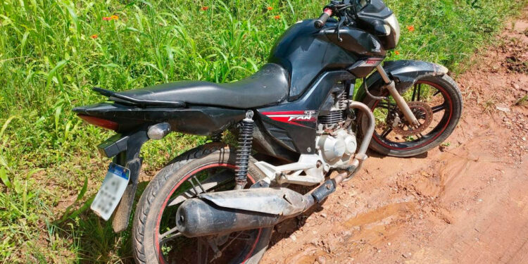 JI-PARANÁ – POLÍCIA MILITAR RECUPERA MOTOCICLETA COM RESTRIÇÃO DE FURTO OU ROUBO NO BAIRRO SANTIAGO