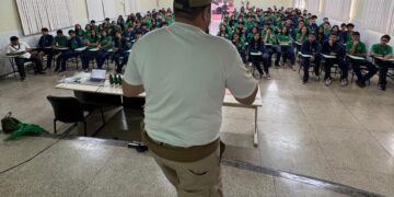 Palestra na Escola Padre Zenildo conscientiza sobre a importância do respeito aos recursos hídricos