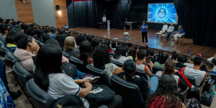 Aulão dá início ao cursinho da Prefeitura de Porto Velho para o Enem 2025