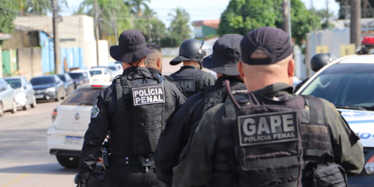Governo de RO intensifica ações de segurança em bloco carnavalesco na zona Sul de Porto Velho, com operação de patrulhamento da Polícia Penal