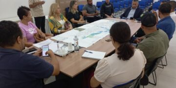 Prefeitura de Porto Velho atende moradores de Extrema para falar sobre a taxa de lixo