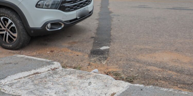 Prefeitura exige suspensão de cortes no asfalto e impõe prazo para reparo sob pena de multa