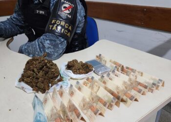 Ji-Paraná – Polícia Militar prende mulher em ação de combate ao tráfico de drogas