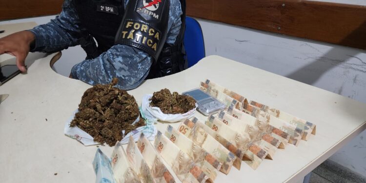 Ji-Paraná – Polícia Militar prende mulher em ação de combate ao tráfico de drogas