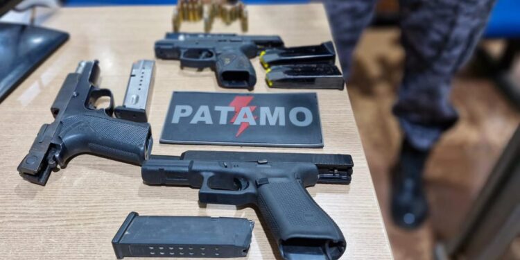 Polícia Militar realiza prisão por porte ilegal de armas de uso restrito em Guajará-Mirim