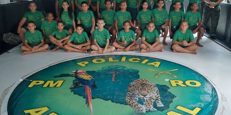 Projeto PMA Mirim Realiza Atividades com Prática de Karatê e Orientações Disciplinares