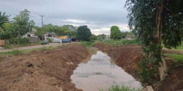 Ações da Operação Cidade Limpa seguem com a limpeza de canais em Porto Velho