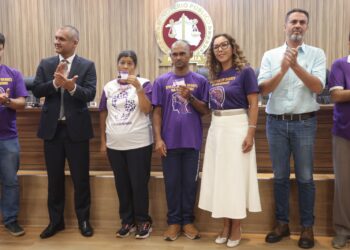 Prefeito Léo Moraes participa do lançamento da Carteira da Pessoa com Epilepsia em evento no MPRO
