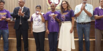 Prefeito Léo Moraes participa do lançamento da Carteira da Pessoa com Epilepsia em evento no MPRO