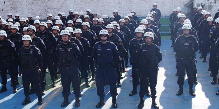 Polícia Militar utiliza mais de duzentos homens para garantir uma festa sempre segura durante o desfile da Banda do Vai Quem Quer