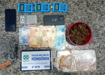 Polícia Militar intensifica combate ao tráfico e apreende drogas, arma de fogo e dinheiro no Bairro Village do Sol
