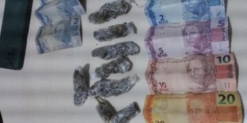 POLÍCIA MILITAR APREENDE DROGAS E CONDUZ SUSPEITOS EM CHUPINGUAIA