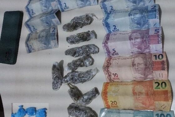 POLÍCIA MILITAR APREENDE DROGAS E CONDUZ SUSPEITOS EM CHUPINGUAIA