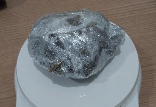 AÇÃO DA POLÍCIA MILITAR RESULTA NA APREENSÃO DE DROGAS E PRISÃO DE SUSPEITO EM COLORADO DO OESTE