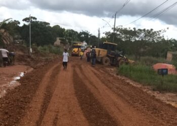 Prefeitura de Porto Velho trabalha para combater alagações e melhorar a trafegabilidade na rua Amsterdã