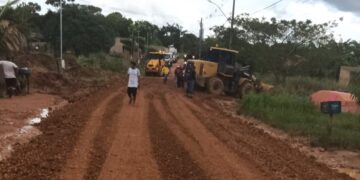 Prefeitura de Porto Velho trabalha para combater alagações e melhorar a trafegabilidade na rua Amsterdã