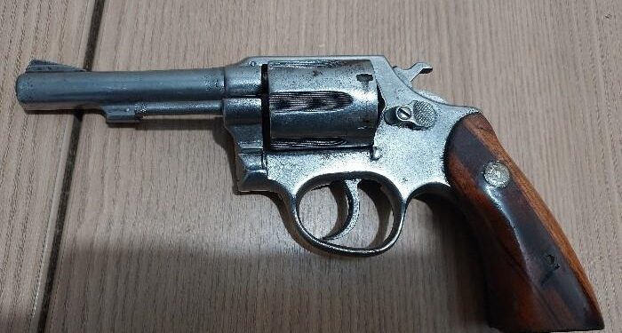Polícia Militar Prende Suspeito com Arma de Fogo em Bar de Rolim de Moura