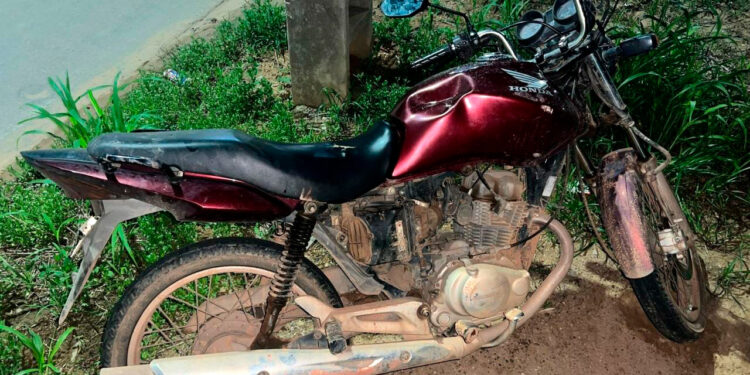 JI-PARANÁ – POLÍCIA MILITAR RECUPERA MOTOCICLETA COM RESTRIÇÃO DE FURTO OU ROUBO NO BAIRRO SÃO CRISTÓVÃO