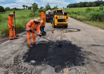 RO-383 entre Santa Luzia d’Oeste e Rolim de Moura passa por manutenção e motoristas devem dirigir com atenção redobrada