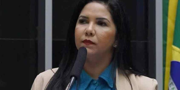 Indignada com a mentira, deputada federal Cristiane Lopes desmente, com documentos e provas, fake news sobre suposta emenda de R$ 500 mil para padaria
