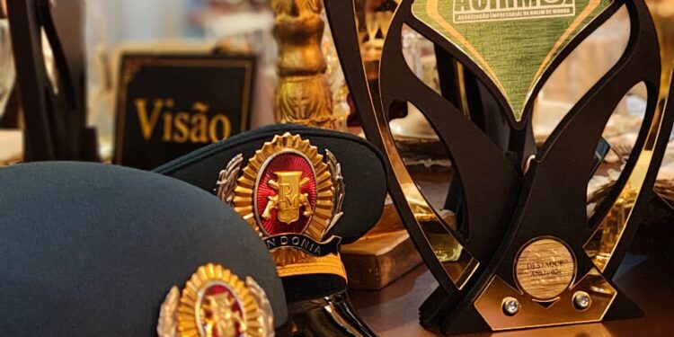 10º Batalhão de Polícia Militar recebe Troféu Parceiro ACIRM 2024.
