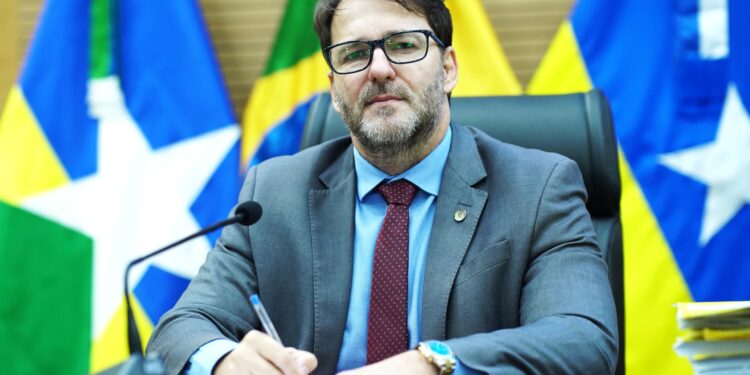 Deputado Alex Redano propõe criação do Dia Estadual do Apicultor em Rondônia