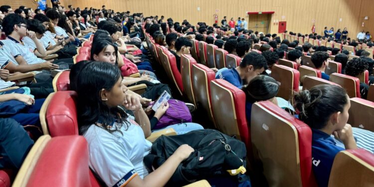 Governo de RO realiza 1º Aulão Preparatório para o Enem 2025 com a participação de 1.200 estudantes, em Porto Velho