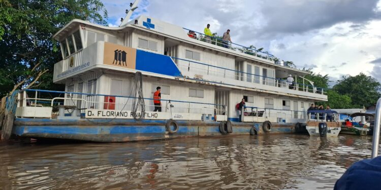 Barco Saúde da Prefeitura de Porto Velho inicia atendimentos da população ribeirinha, no distrito de Nazaré