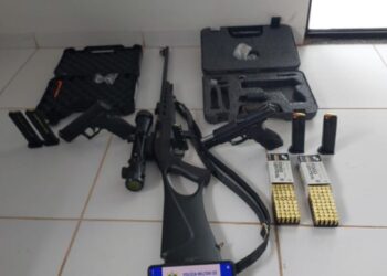 Polícia Militar de Parecis apreende armas e munições em cumprimento a mandado de busca e apreensão.