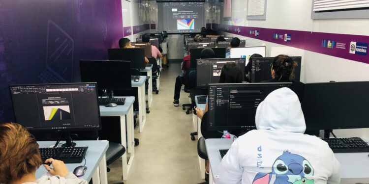 Inscrições para cursos na Escola Móvel de Informática podem ser feitas até dia 4 de abril, em Porto Velho