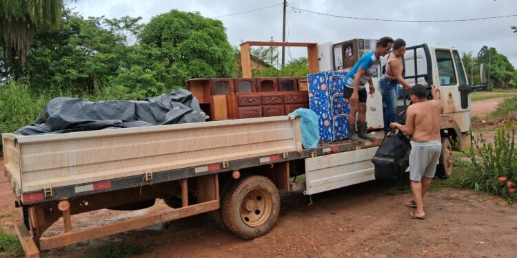 Prefeitura de Porto Velho oferece suporte a agricultores afetados pela cheia do rio Madeira