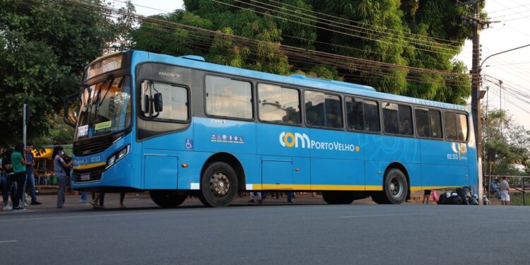 Ônibus multissensorial e reforço na rota do transporte publico vai facilitar acesso à Páscoa no Parque