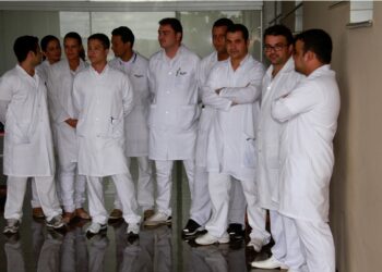 Governo de RO autoriza convênios com instituições de ensino para estágio de Medicina na rede estadual de saúde