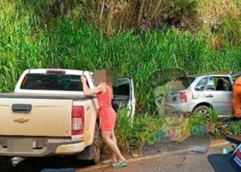 URGENTE: colisão entre carro de passeio e camionete deixa feridos na BR-435 entre Colorado e Cerejeiras