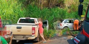 URGENTE: colisão entre carro de passeio e camionete deixa feridos na BR-435 entre Colorado e Cerejeiras