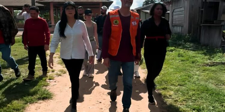 Cristiane Lopes participa de comissão Humanitária levando ajuda aos moradores do distrito de Calama