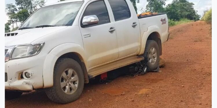 Homem morre após colisão entre moto e caminhonete em área rural de Cacoal