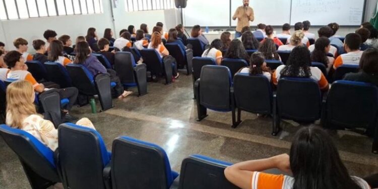MPRO promove palestra sobre a atuação do Ministério Público para estudantes em Rolim de Moura