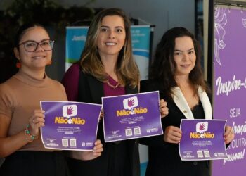 Adesivaço no shopping marca fechamento de atividades do mês da mulher do MPRO