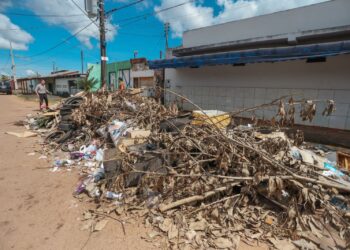 Prefeito Léo Moraes alerta a população para o descarte irregular de entulhos nas ruas de Porto Velho
