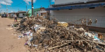 Prefeito Léo Moraes alerta a população para o descarte irregular de entulhos nas ruas de Porto Velho
