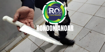 Alô polícia meu marido está com uma faca na mão querendo me furar